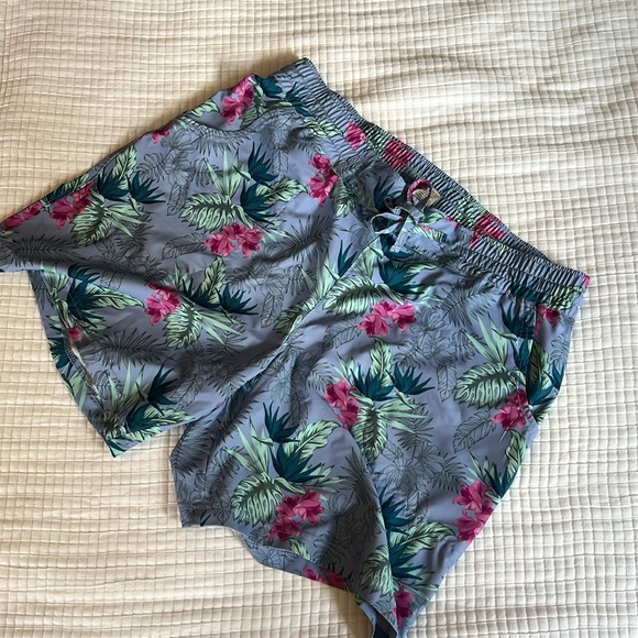 Duluth Trading Floral Shorts - Picture 1 of 6